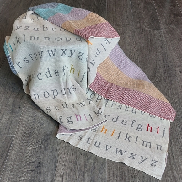 💗Baby Girl Gift Box with Knitted Blanket,  Pink Moccasins, & Letterboard - Picture 2 of 8